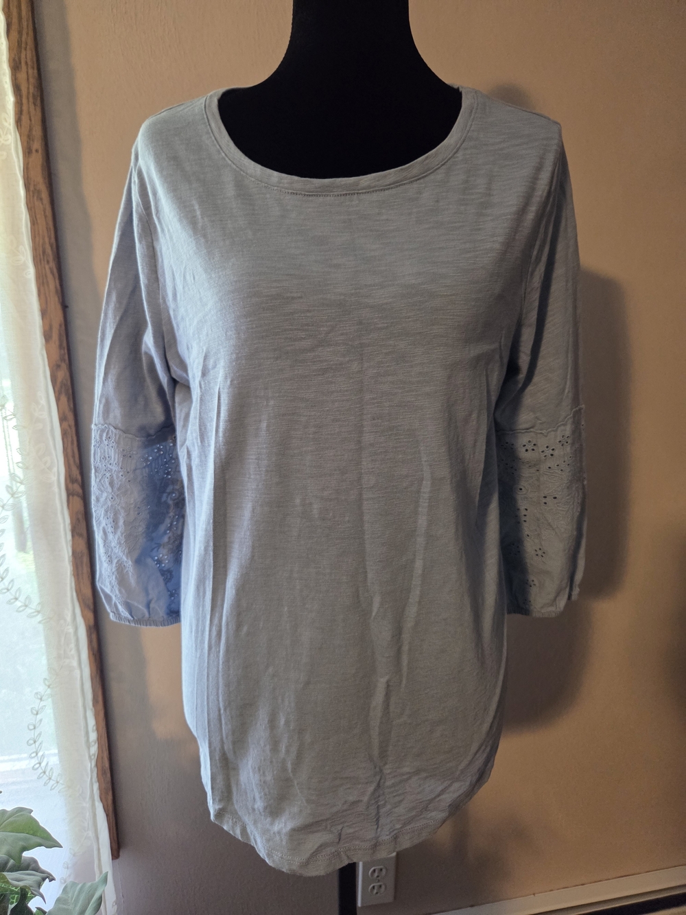 Croft & Barrow Light Blue Women's 1/2 Eyelet Sleeve Tee - Small